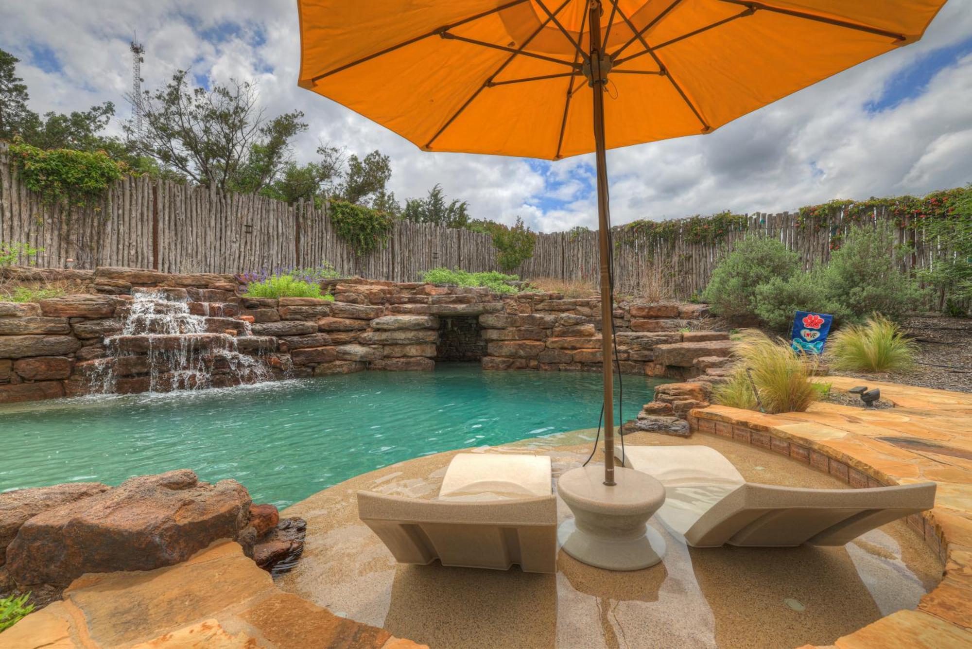 West End Luxury Retreat With Resort Style Pool And Hot Tub! Fredericksburg Esterno foto