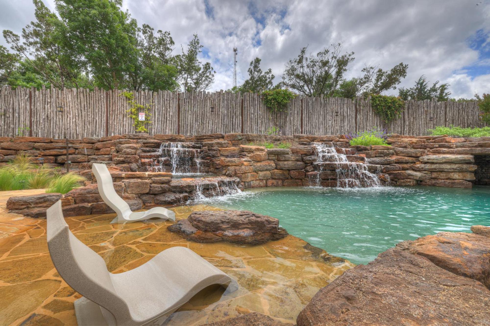 West End Luxury Retreat With Resort Style Pool And Hot Tub! Fredericksburg Esterno foto