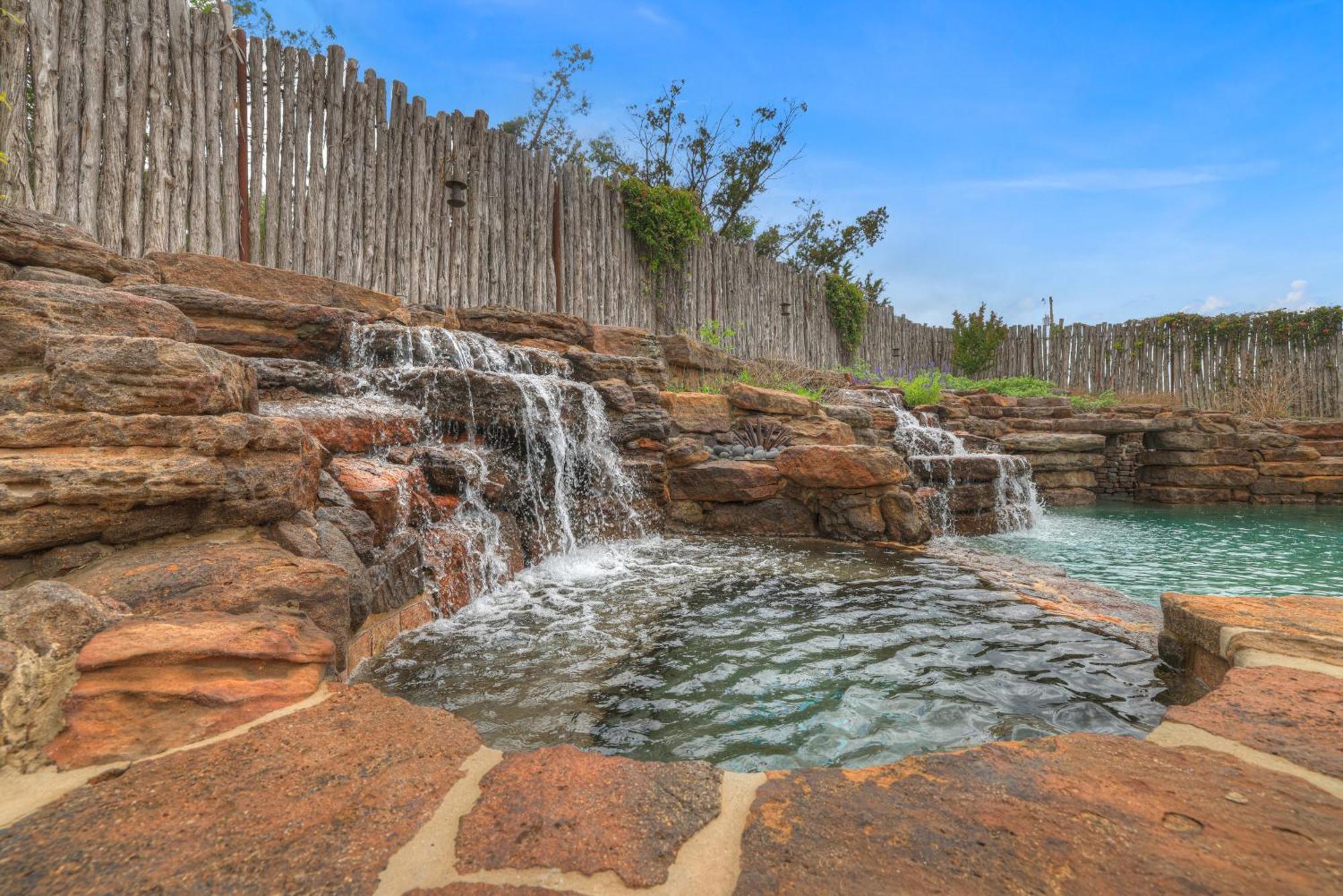 West End Luxury Retreat With Resort Style Pool And Hot Tub! Fredericksburg Esterno foto