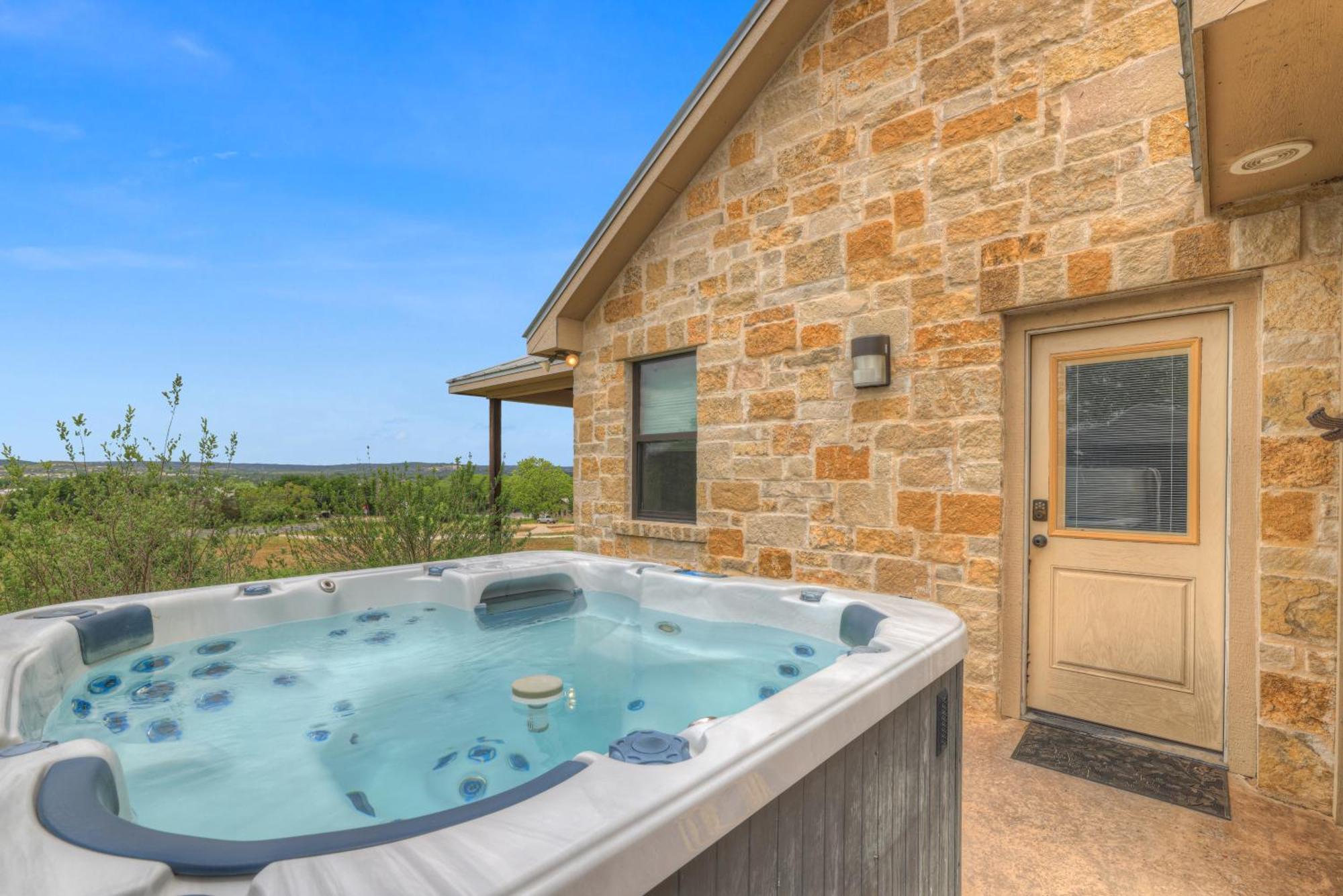 West End Luxury Retreat With Resort Style Pool And Hot Tub! Fredericksburg Esterno foto